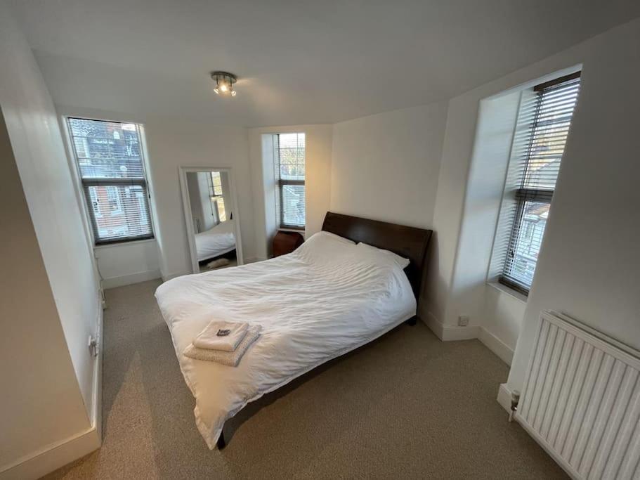Spacious Two Bedroom Flat In Prestigious Highgate. London Exterior foto