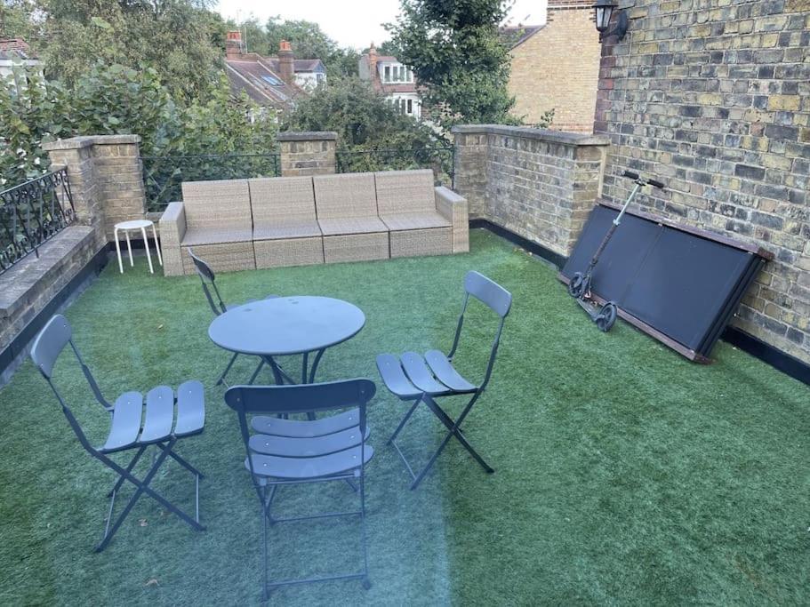 Spacious Two Bedroom Flat In Prestigious Highgate. London Exterior foto